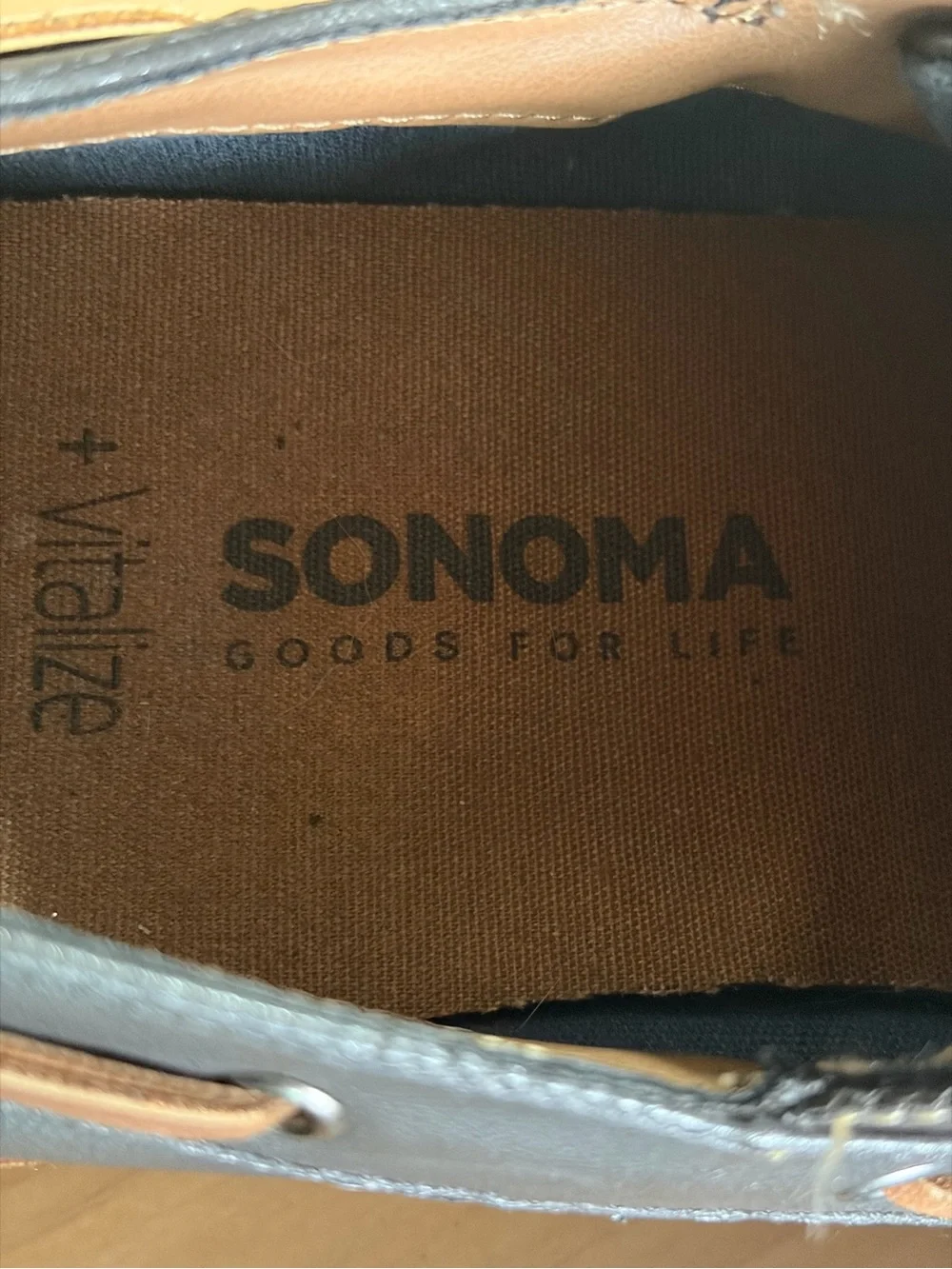 Sonoma Men's Black Leather Boat Shoes with Tan Accents A6